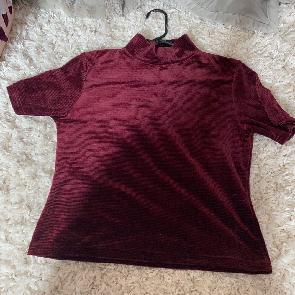 Red velvet short-sleeved top!